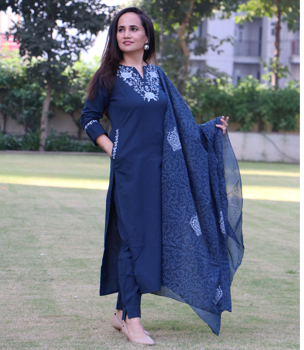 NAVY BLUE EMBROIDERY SUIT