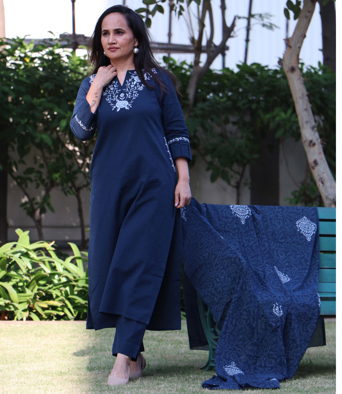 NAVY BLUE EMBROIDERY SUIT